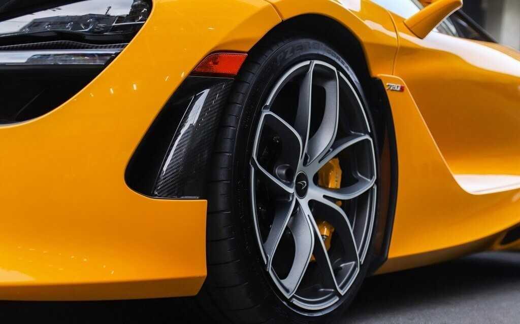bánh siêu xe mui trần McLaren 720S Spider 