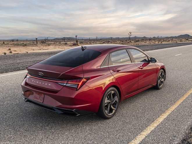 đuôi xe Elantra 2021