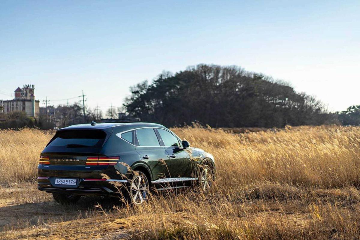 Người Hàn “đổ xô” vì Genesis GV80, không tiếc tiền lên đồ chơi cho xe mới