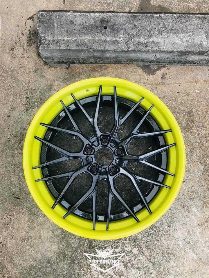 Bộ vành mới sắp lắp lên chiếc V8 Vantage