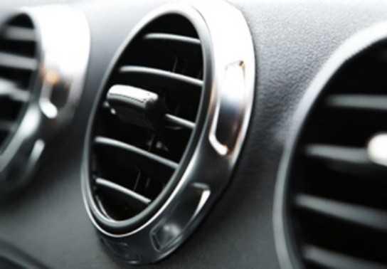 Có nên tắt điều hòa ô tô trước khi nổ máy?