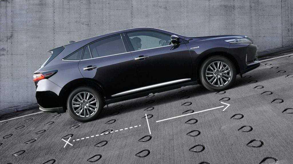 Toyota Harrier mới lộ diện, ngang cơ Lexus