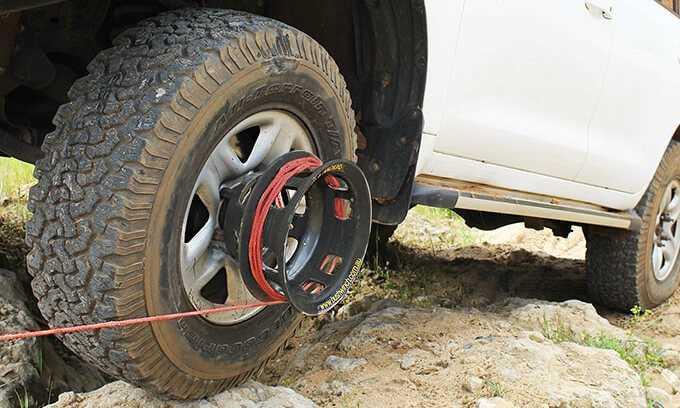 Thử thoát lầy bằng tời