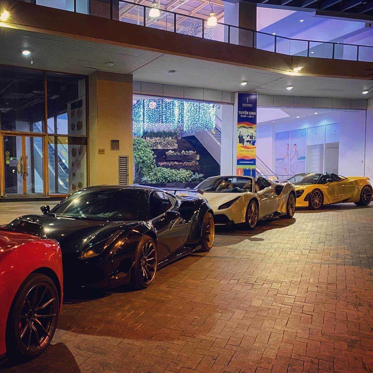 Bộ tứ siêu xe gặp mặt tại Sài Gòn