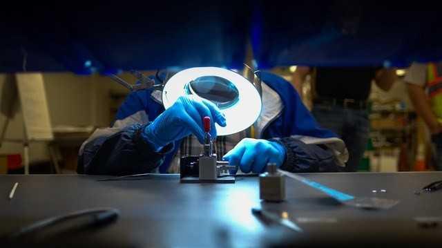 2 lí do khiến người Mỹ tin mua máy thở do GM lắp ráp thủ công giá đắt hơn cả Chevrolet Spark