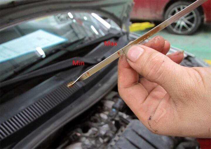 Mức dầu phanh đạt chuẩn nằm giữa vùng Min và Max