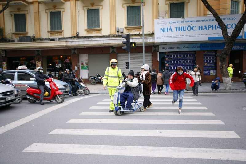 Không quan sát kỹ trước khi chuyển làn, chuyển hướng