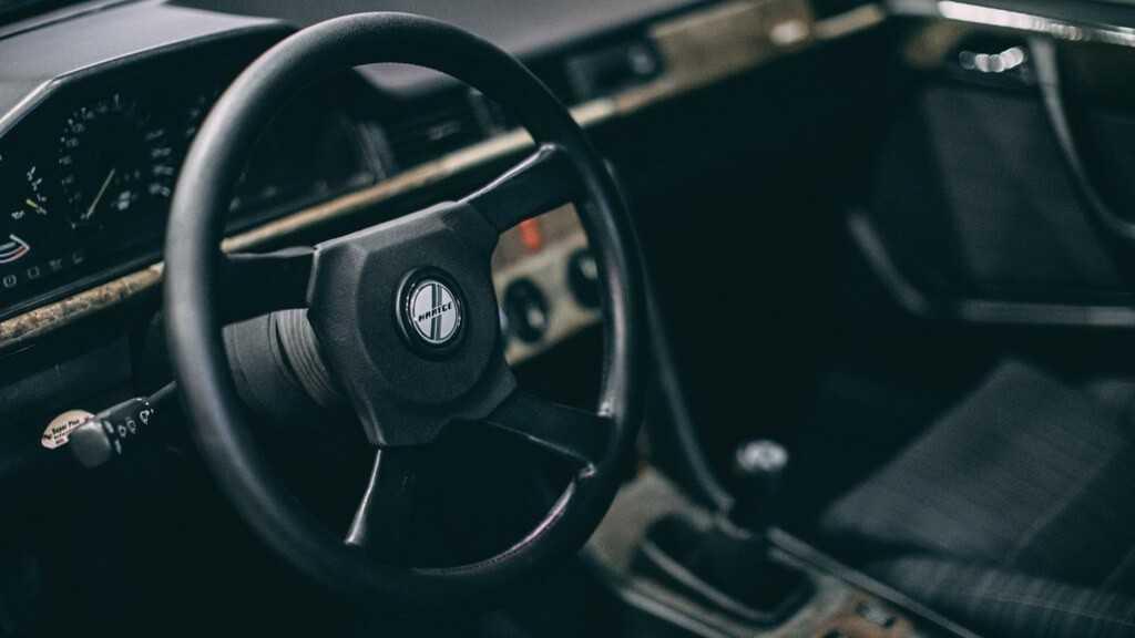 vô lăng Mercedes-Benz 300E