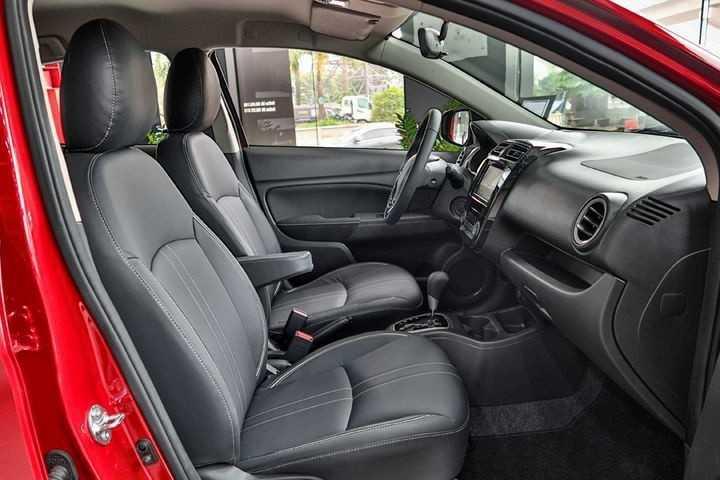 Hàng ghế trước của xe Mitsubishi Attrage 2020 carmudi vietnam