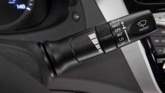 Quên không tắt đèn và gạt nước mưa