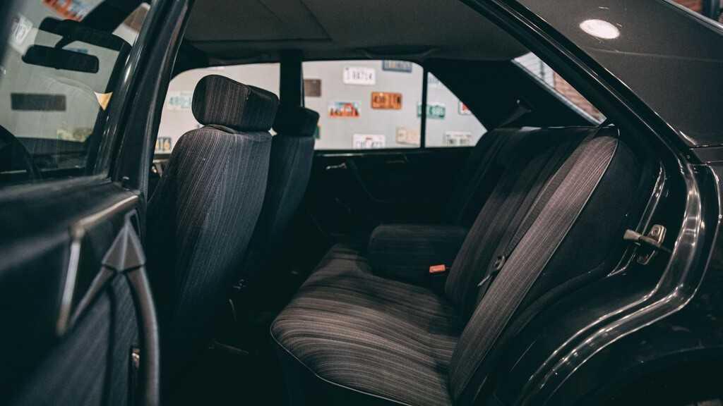 nội thất Mercedes-Benz 300E