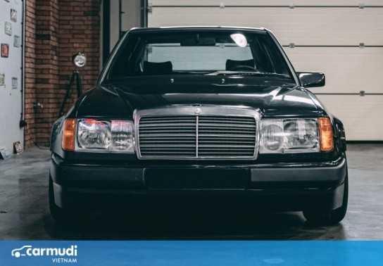 Chiêm ngưỡng Mercedes-Benz 300E bản độ đặc biệt với động cơ BMW M5