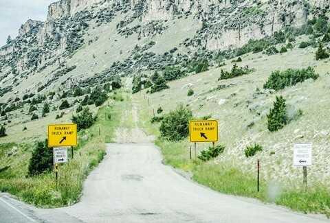 Không rà phanh liên tục khi xuống dốc