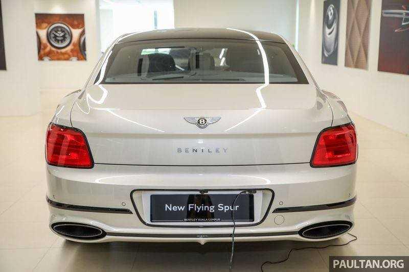 đuôi xe Bentley Continental Flying Spur 2020