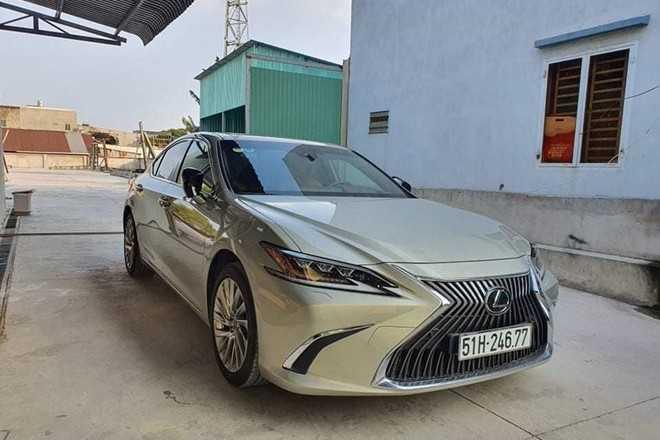 Lexus ES 250 3 tháng tuổi chấp nhận sang chủ, chịu lỗ 300 triệu đồng