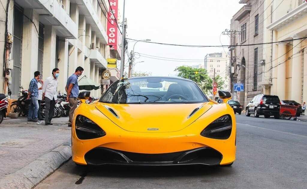 đầu siêu xe mui trần McLaren 720S Spider 