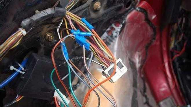 Hệ thống dây điện có dấu vết nham nhở