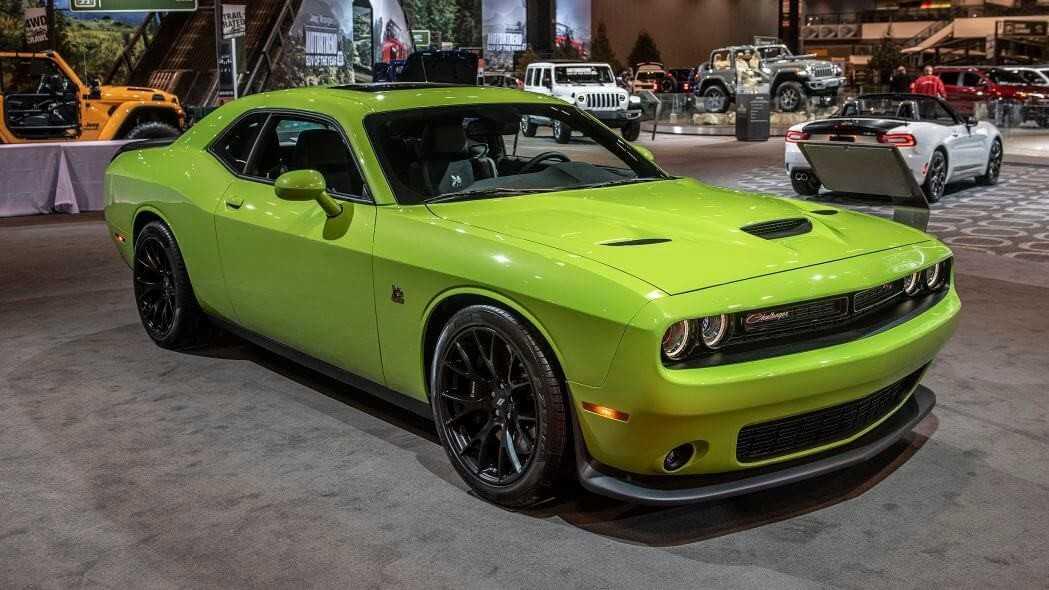Dodge Challenger 2020 màu lạ mắt xuất hiện với giá khoảng 2,5 tỷ đồng tại Việt Nam