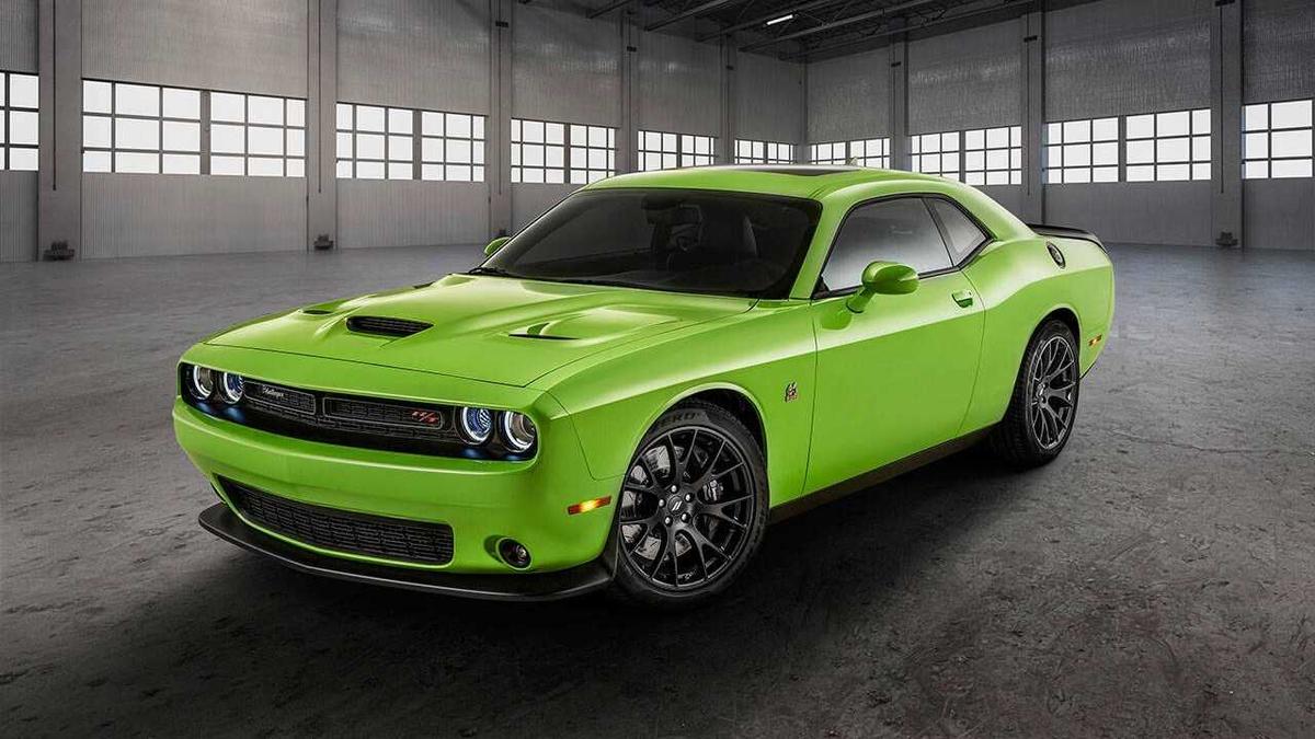 thân xe Dodge Challenger 2020