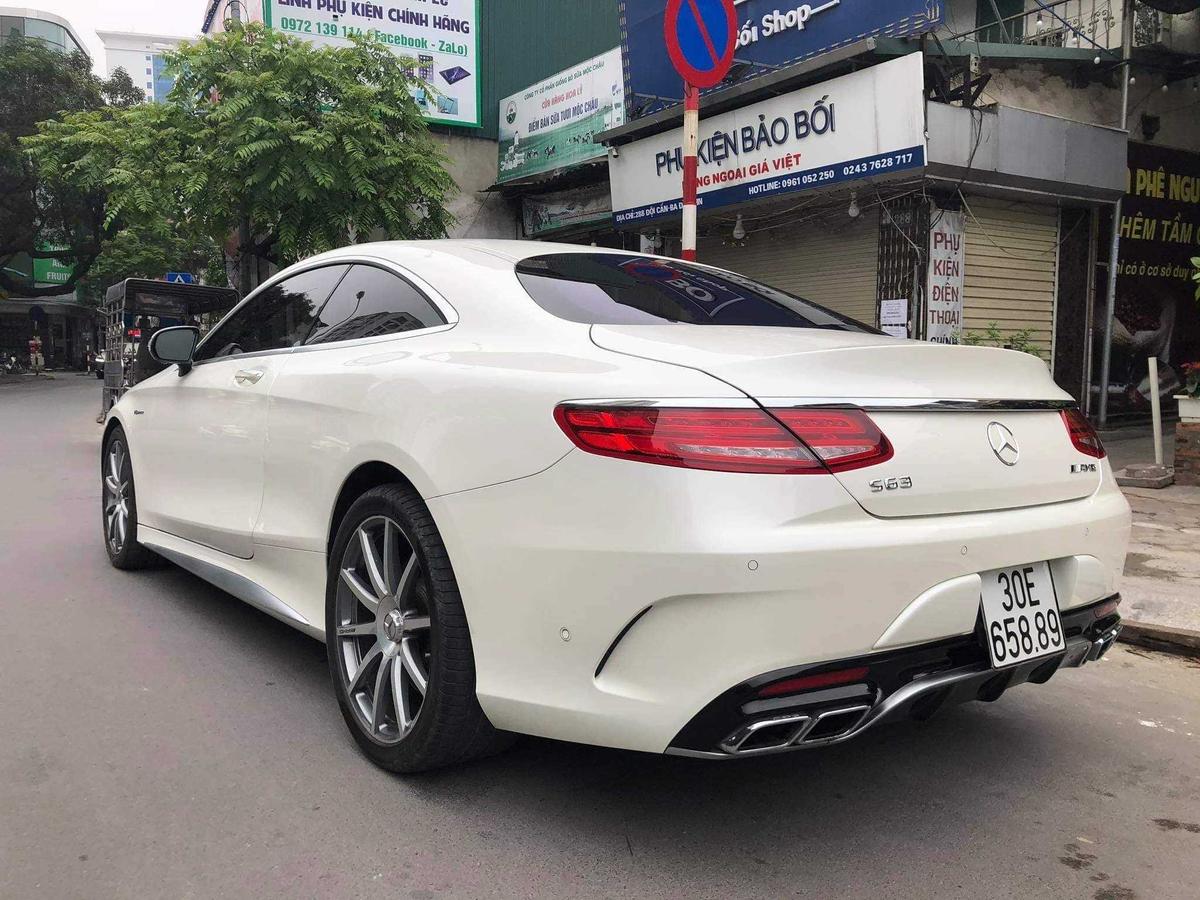 đuôi xe Mercedes-AMG S63 Coupe