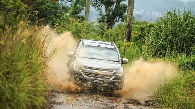 SUV vượt trội hơn trong điều kiện ngập lụt