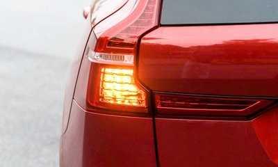 Không bật tín hiệu xin chuyển làn đường