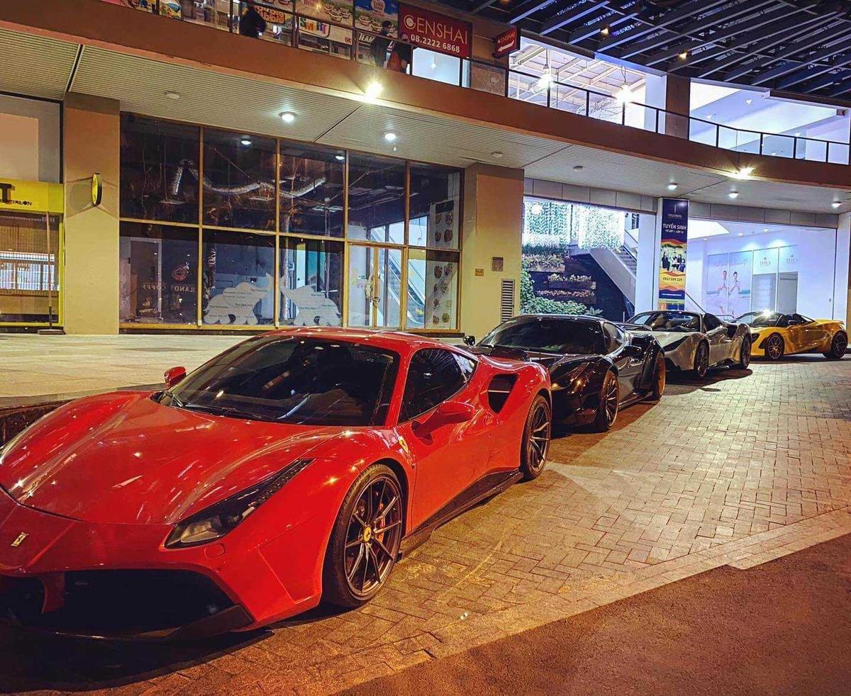 Bộ tứ siêu xe gặp mặt tại Sài Gòn