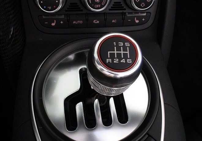 Số sàn trên xe hơi còn cần thiết hay chăng?