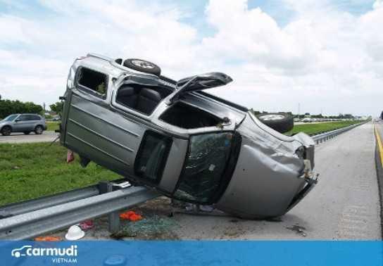 Bí quyết lái xe SUV an toàn không lo bị lật