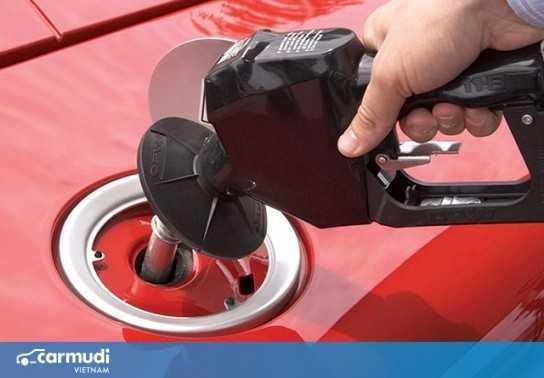 Khám phá số tiền đổ xăng của những siêu xe có tiếng tại Việt Nam trong mùa xăng giảm giá