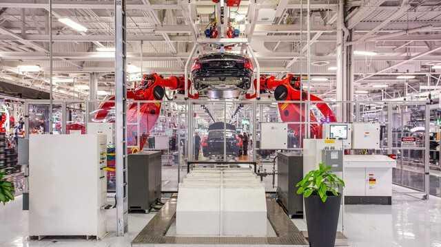 Tesla tự ý mở lại nhà máy bất chấp phạm luật