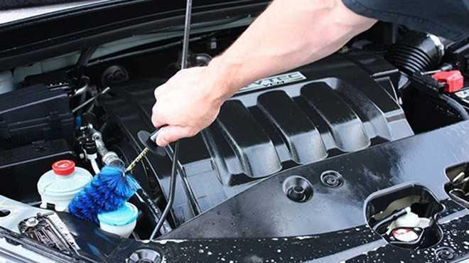 Vệ sinh nội, ngoại thất và khoang động cơ ô tô rất quan trọng.