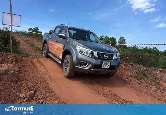 Làm gì khi xe ô tô đang xuống dốc thì chết máy?