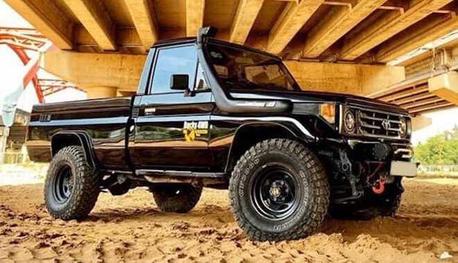 Toyota Land Cruiser đời 1984 có thiết kế bán tải hiếm gặp tại Việt Nam