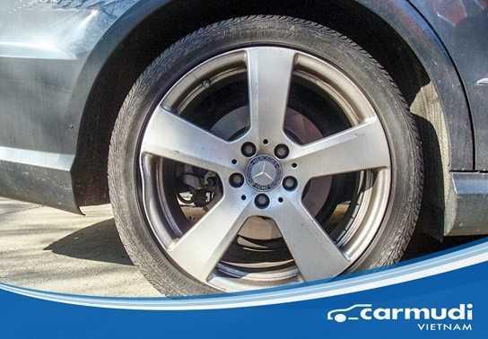 Nguyên nhân và cách xử lý tình huống nổ lốp xe trong khi đang di chuyển