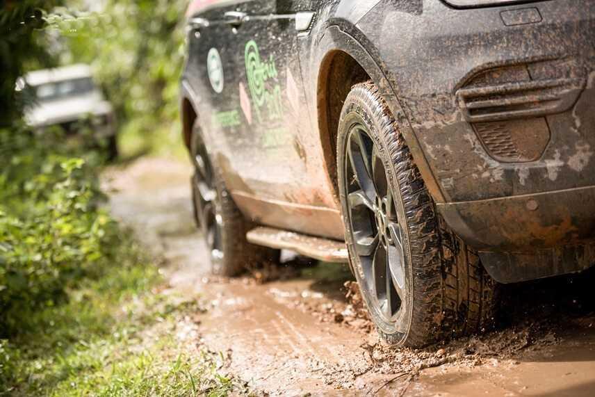 Kỹ thuật lái xe xuống dốc có bùn trơn trượt