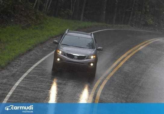 Bí quyết làm chủ tay lái trên đoạn đường trượt, trơn