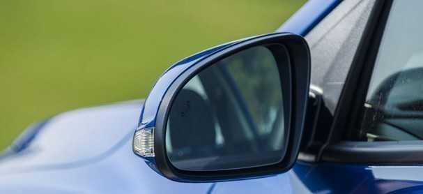 Điều chỉnh gương bên trái