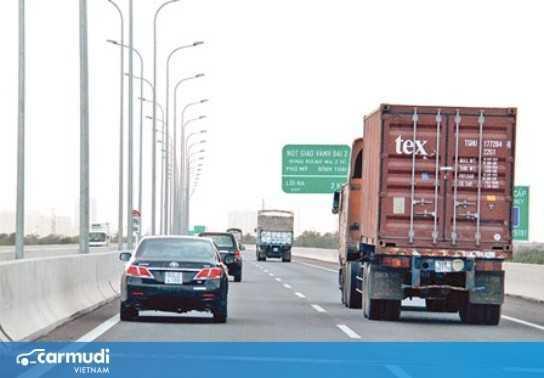 Những điều phải nhớ khi gặp xe container nếu không muốn mất mạng