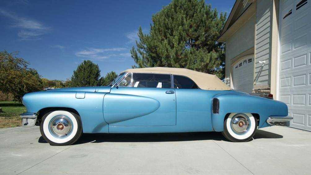 Trong quá trình độ lại, các thợ máy đã tiến hành cắt nóc xe và gia cố lại khung gầm