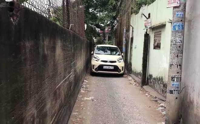 quau đầu xe trong đường hẹp