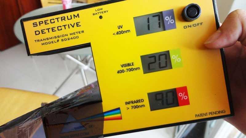 Những cửa hàng bán phim cách nhiệt uy tín đều có máy để đo các thông số của phim cách nhiệt.