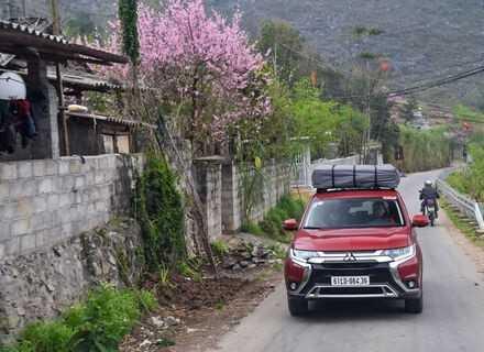 Ngay khi đối đầu với một con dốc cao hay khúc cua tay áo và lên dốc, chỉ cần gẩy lẫy chuyển số để về số thấp sẽ giúp tăng lực kéo và sức mạnh của động cơ.