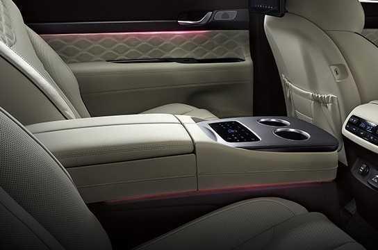 Hốc đựng cốc tích hợp khả năng hâm nóng/làm mát đồ uống