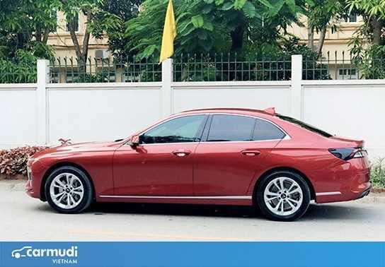 Xe lướt VinFast LUX A2.0 lên sàn với giá 1,1 tỷ đồng