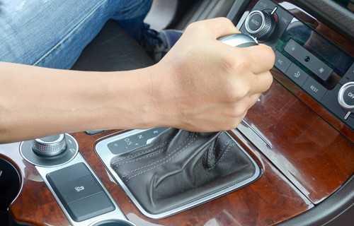 Bỏ quên chế độ chuyển số tay