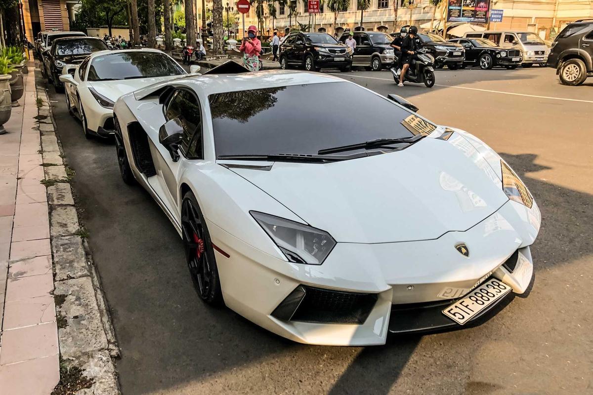 Chiếc Lamborghini Aventador LP700-4 màu trắng