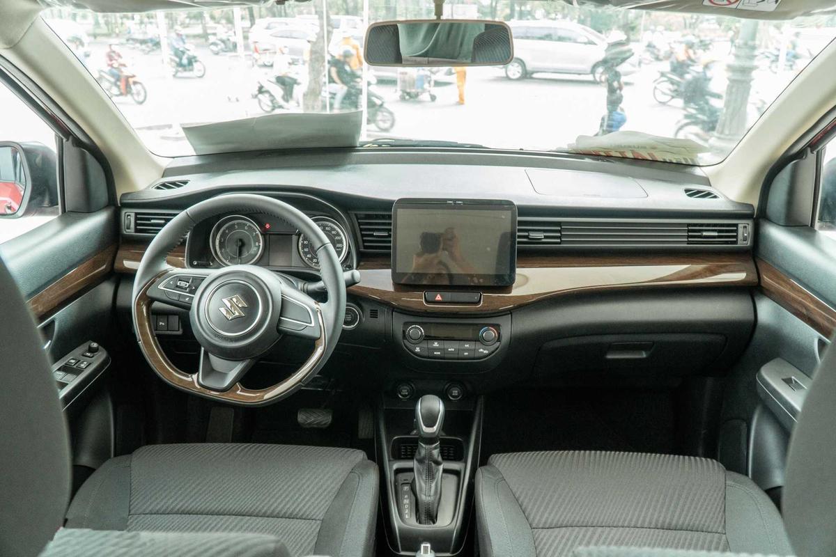 Nội thất Suzuki Ertiga Sport