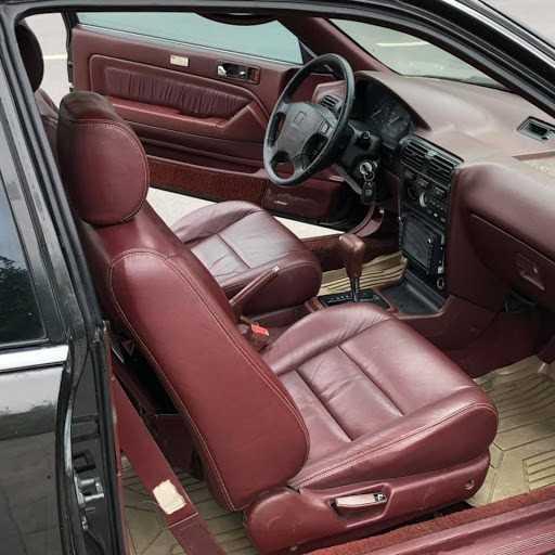 Nội thất Honda N360 còn khá nguyên bản tại Việt Nam