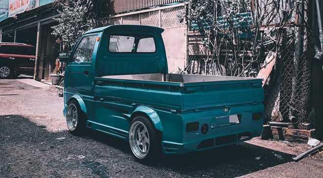 chiếc Suzuki Carry này có thể được độ tiếp để nâng công suất trở nên mạnh mẽ hơn và có thể drift